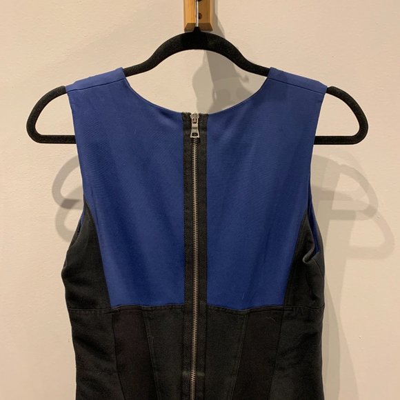 BCBG Max Azria Fitted Sheath Dress with 2 Way Back Zipper - Size 4 - Picture 9 of 11